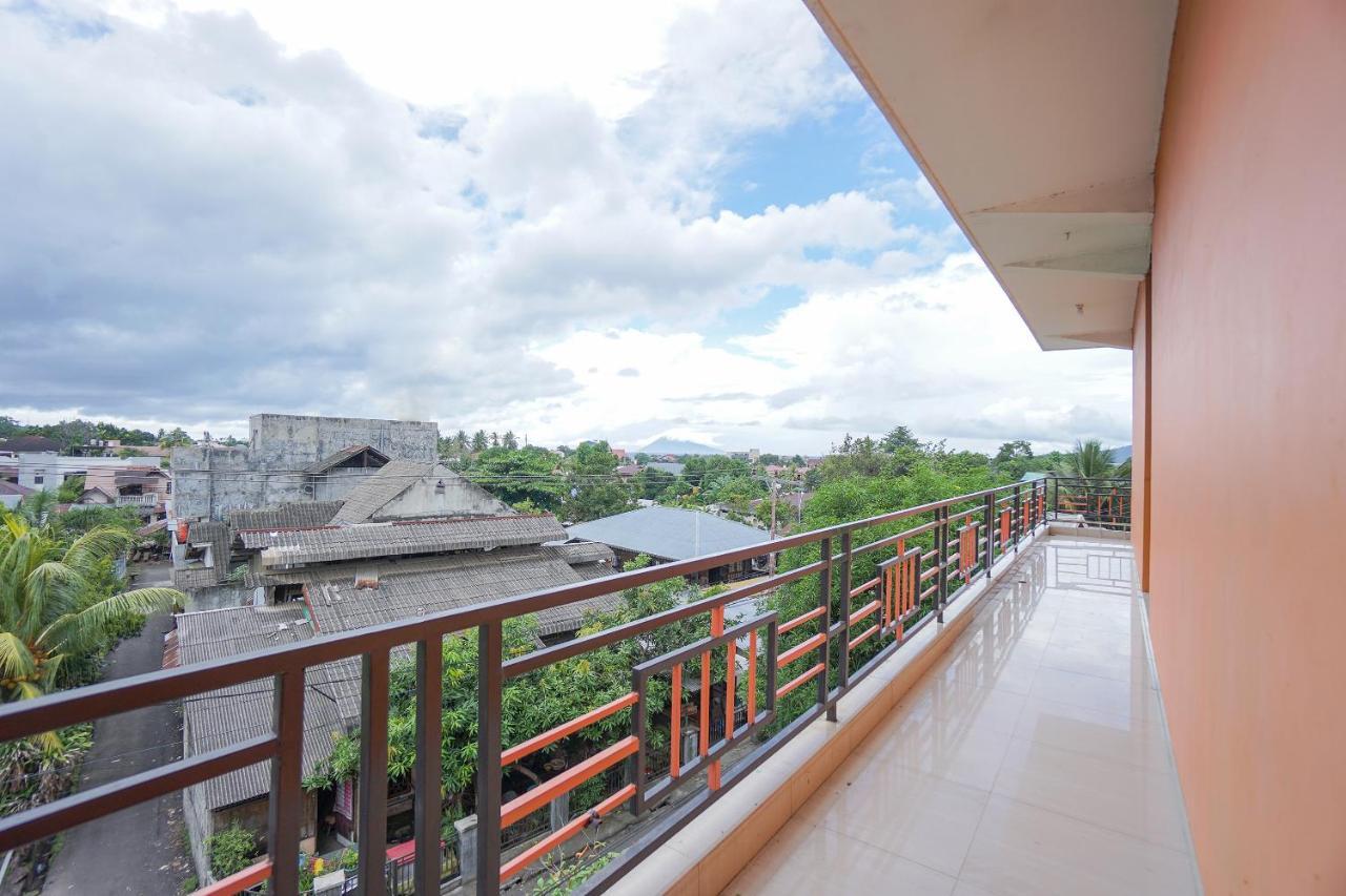 โอโย 2639 อ็อกซี ทาวน์เฮาส์ Hotel มานาโด ภายนอก รูปภาพ